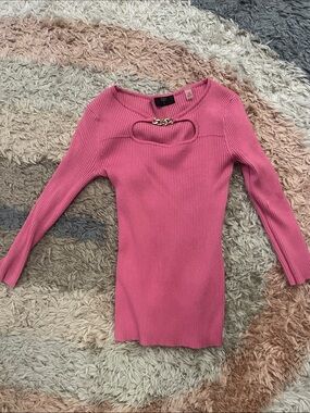 Tahari Pink Ribbed Long Sleeve Sweater with Cutout & Chain Detail